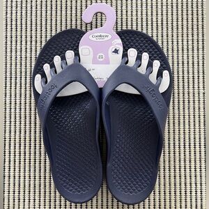 BNWT! Footlogix Comfeeze Men's Navy Toe-Separator Flip Flops - 10